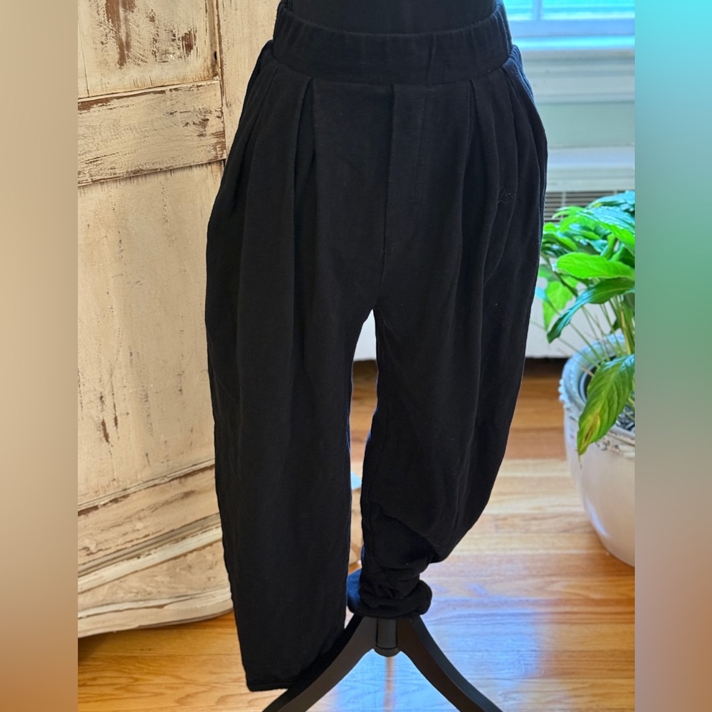 Free People Beach pull on pleated harem inspired jogger. Black. small.cotton